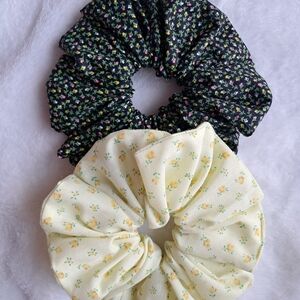 Jumbo Floral Scrunchie Set - Black and Yellow